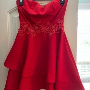 Strapless red prom dress with flowery detail, size 3/4